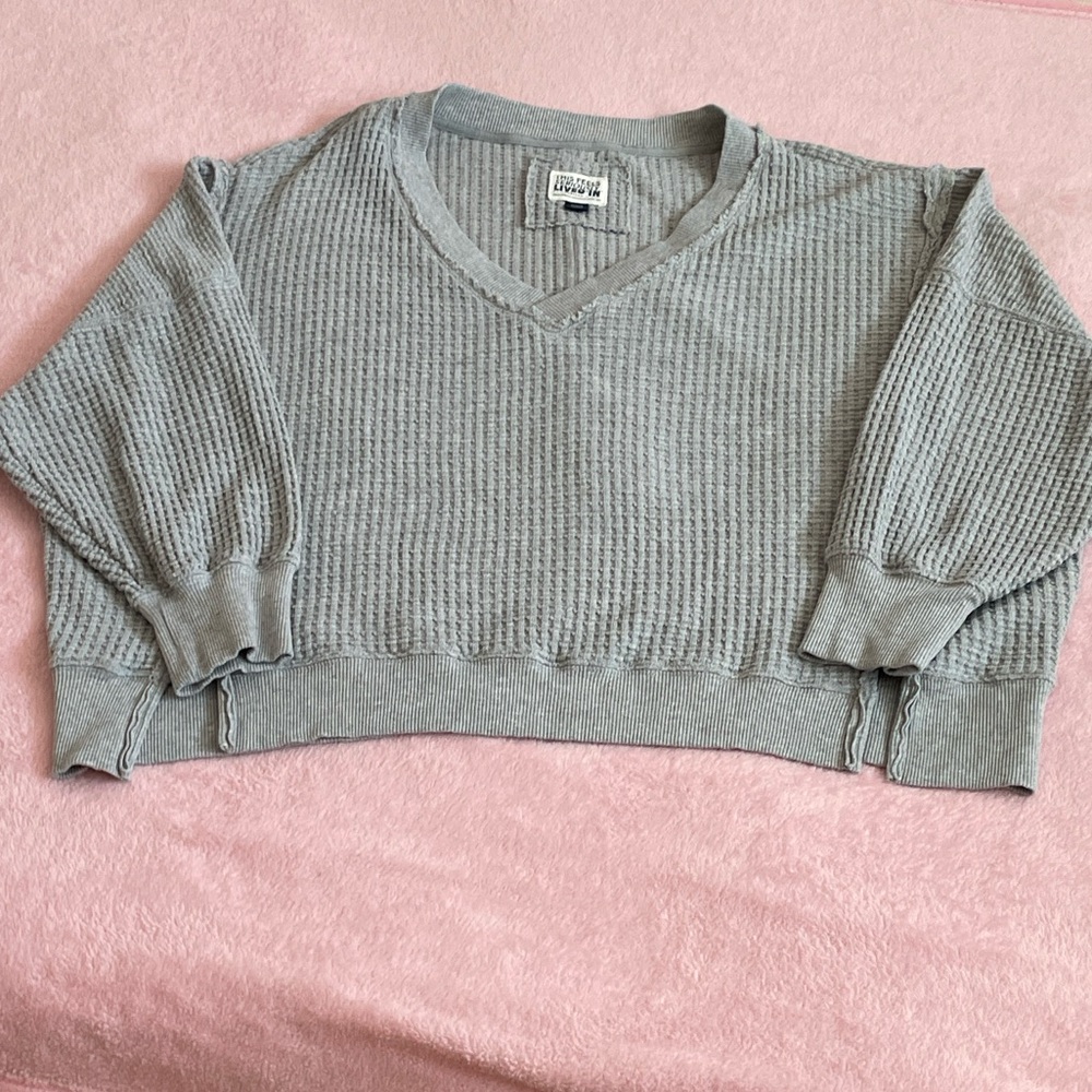 🩶🤍American Eagle Outfitters Sweater Size M ( really oversized) - Picture 5 of 7